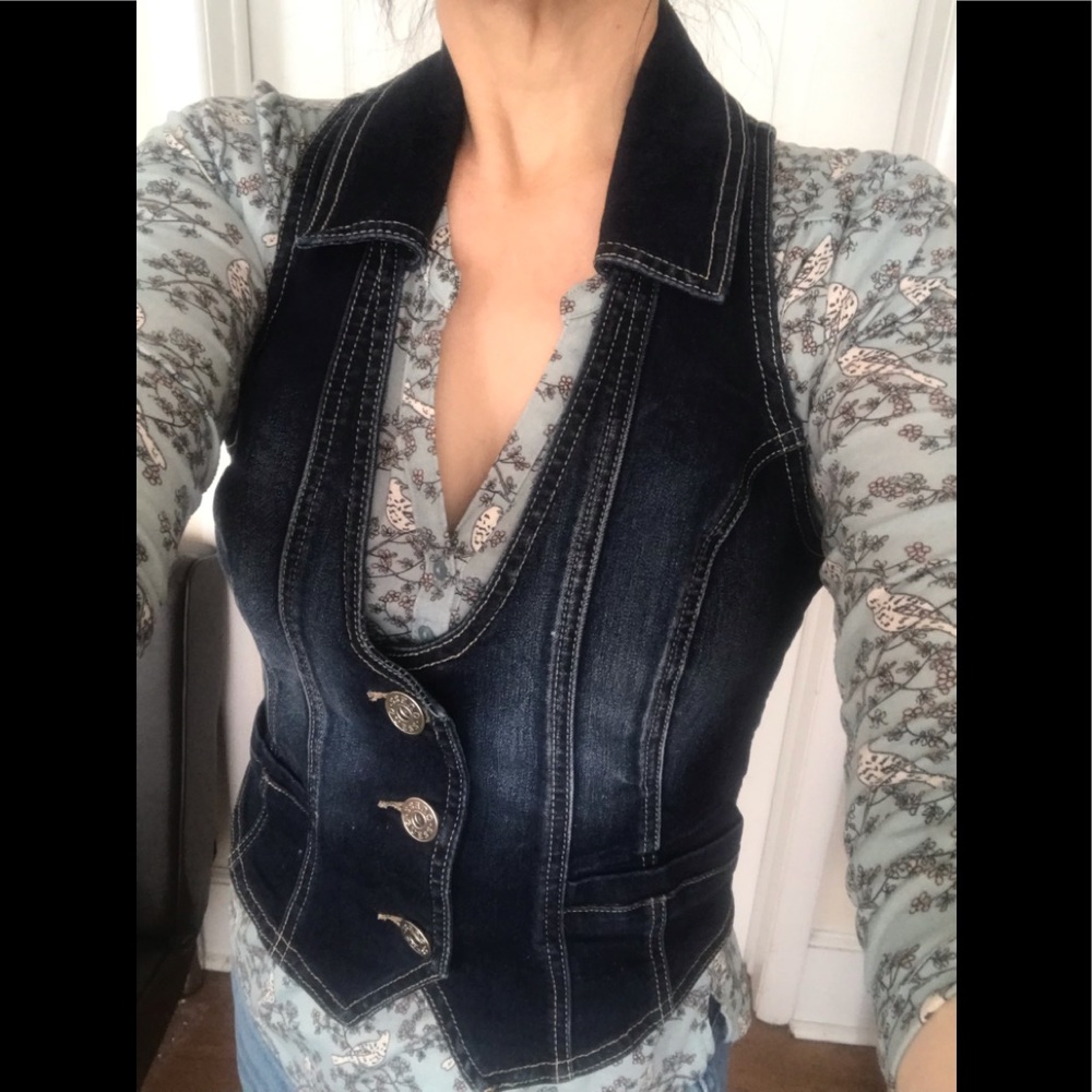GUESS ! Jeans Vest  Excellent condition and Stylish casual  - US size S-